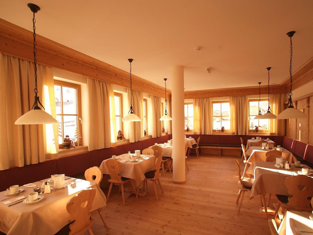Roeck Garni Hotel 4*